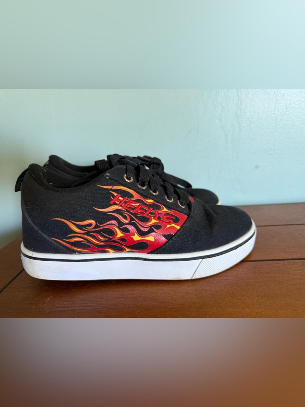 Heelys Pro 20 Kids Red Black Flame Design Roller Skate Shoes Sneakers Size 4